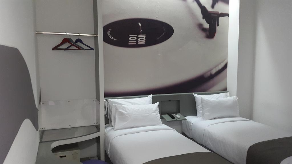 Hotel 88 Kedoya Jakarta Luaran gambar