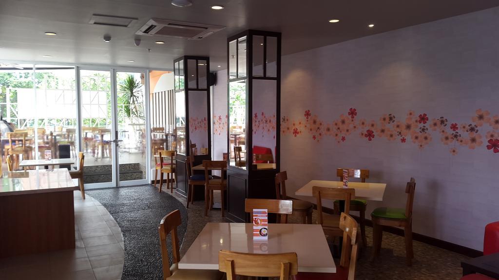 Hotel 88 Kedoya Jakarta Luaran gambar