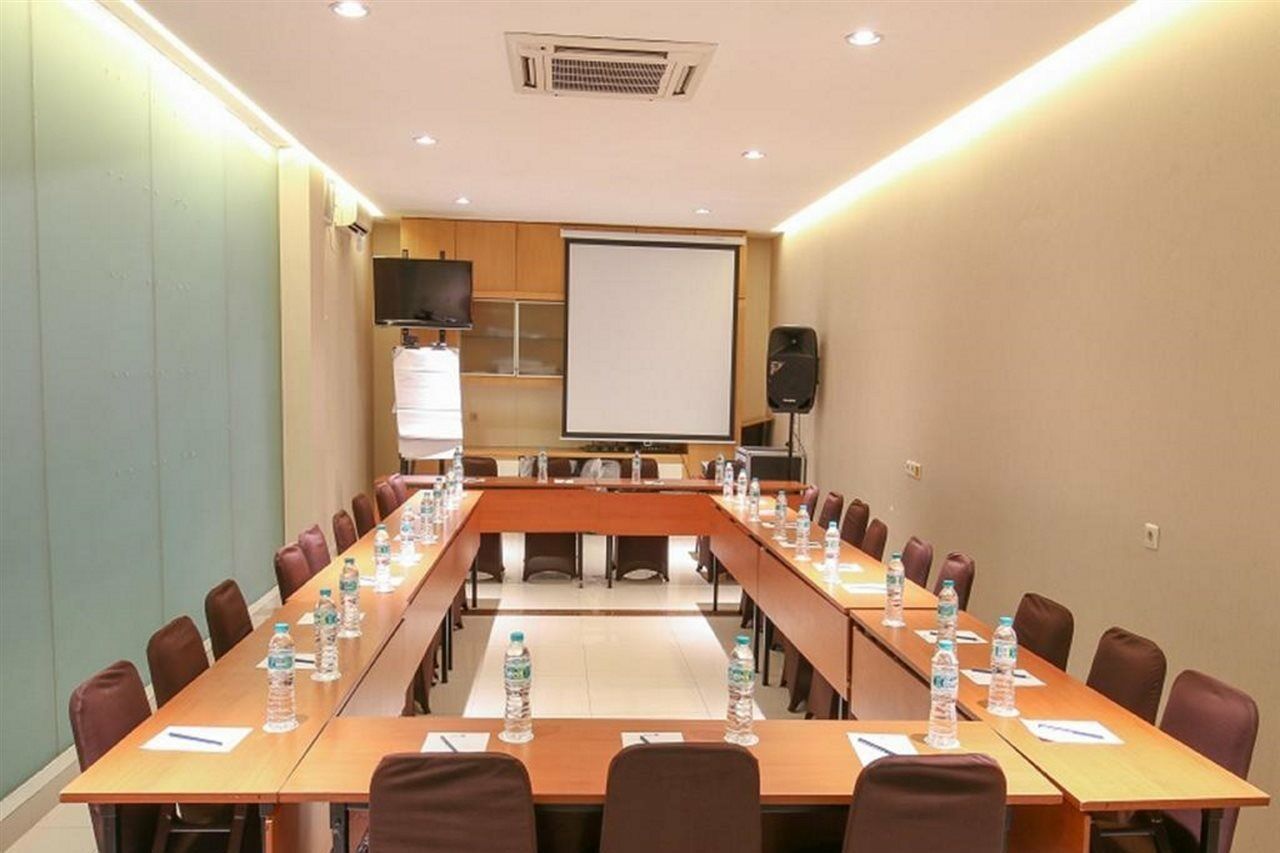 Hotel 88 Kedoya Jakarta Luaran gambar